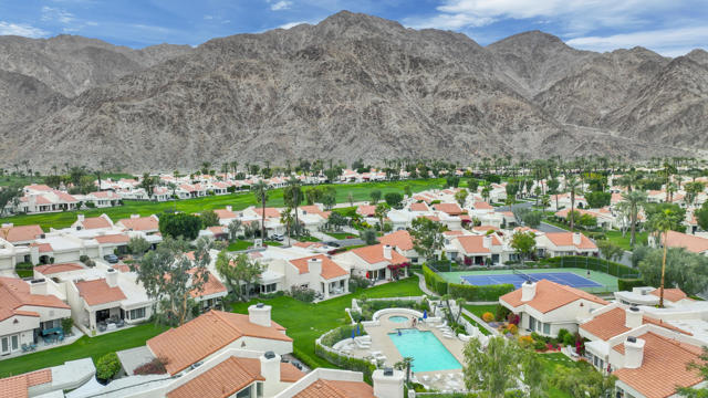 77463 Calle Mazatan, La Quinta CA: https://media.crmls.org/mediaz/1f92734b-945e-4061-a9f1-9a61a6040b52.jpg