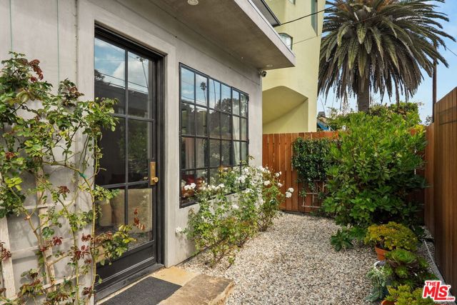207 Entrada Drive photo 1