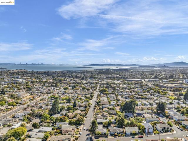 7231 Plank Ave, El Cerrito CA: https://media.crmls.org/mediaz/1f92b173-e7ba-4d30-977e-c01028d7eaaf.jpg