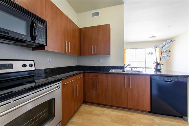 1060 3rd Street, San Jose CA: https://media.crmls.org/mediaz/1f931ae4-5a25-42e0-94db-f493267719d5.jpg