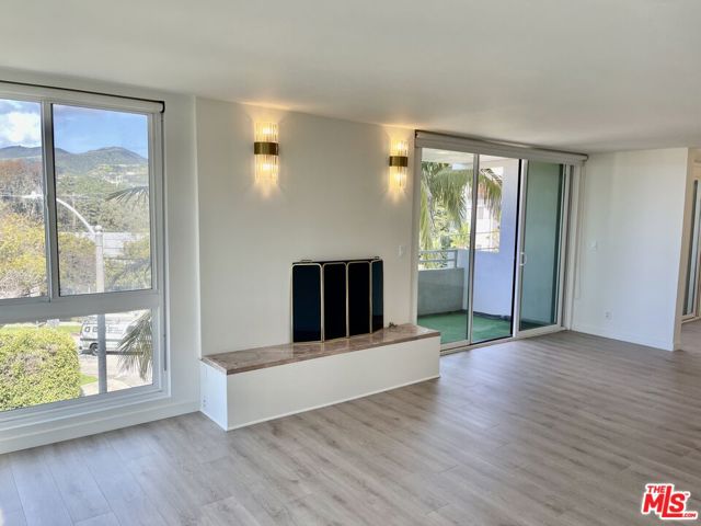 15480 Antioch Street, Pacific Palisades CA: https://media.crmls.org/mediaz/1f937304-7594-4c57-932f-5745be19288c.jpg