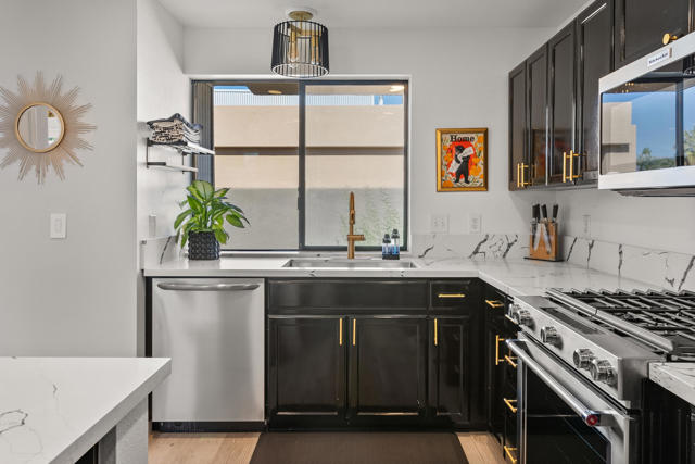 100 E Stevens Road, Palm Springs CA: https://media.crmls.org/mediaz/1f93813d-4dc1-474c-836f-03e27707a607.jpg