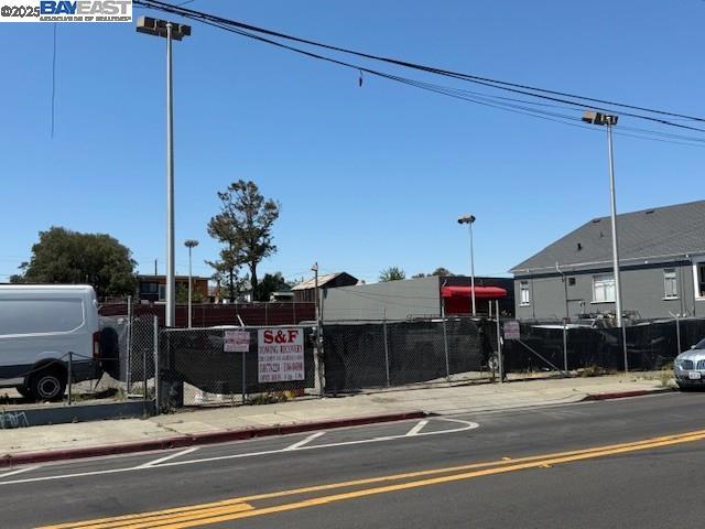 1825 Park St, Alameda CA: https://media.crmls.org/mediaz/1f939df8-82ea-48a3-9c34-507609410430.jpg