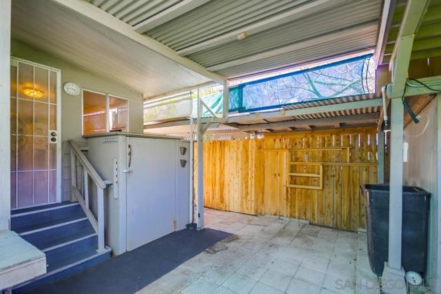 14215 Pecan Park Ln, El Cajon CA: https://media.crmls.org/mediaz/1f93bd44-81b6-4b08-996a-f4a0c9a2962a.jpg