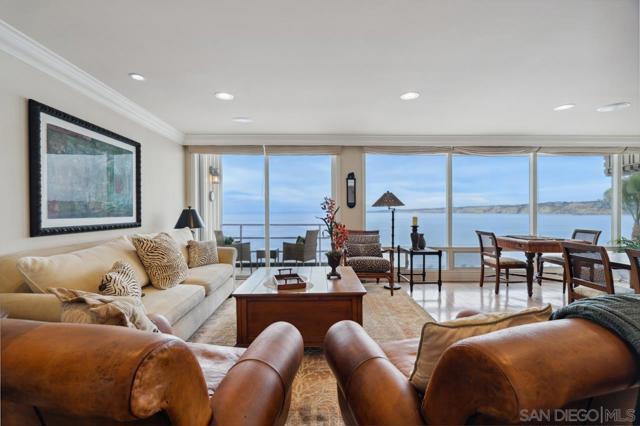 1219 Coast Blvd, La Jolla CA: https://media.crmls.org/mediaz/1f9417b1-3538-4c9f-b658-20f8324a477f.jpg