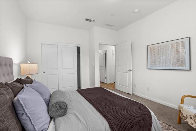 1340 Crimson Place, Manteca CA: https://media.crmls.org/mediaz/1f942e24-2235-4547-b620-4285382080ed.jpg