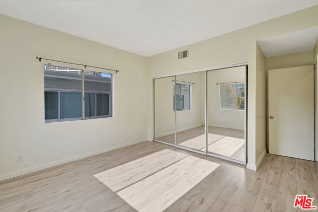 221 S Tower Drive, Beverly Hills CA: https://media.crmls.org/mediaz/1f952584-0487-4f38-bcf4-4c04a7e8403b.jpg