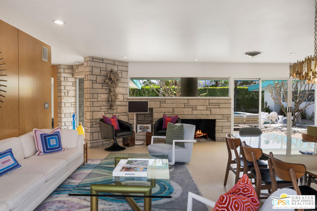 780 S Palo Verde Avenue, Palm Springs CA: https://media.crmls.org/mediaz/1f954607-1f6a-4e7c-a3bf-92f5f68ca1f3.jpg