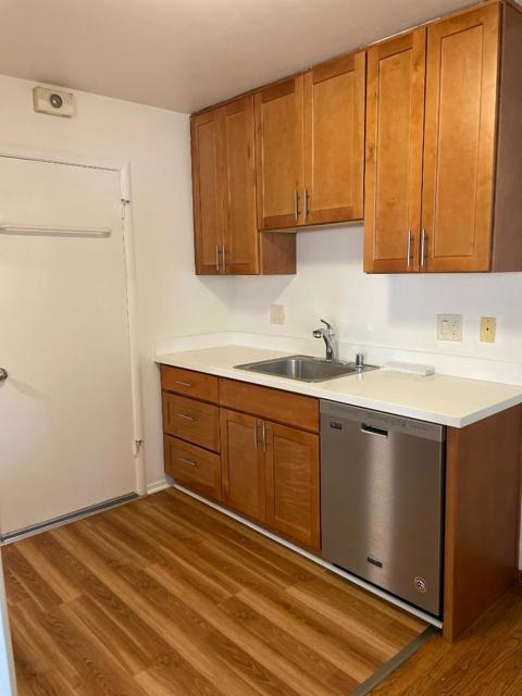 1908 Menalto Avenue, Menlo Park CA: https://media.crmls.org/mediaz/1f954d43-8579-4ca8-abee-c0dcbe8ae7b4.jpg