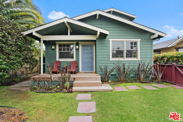 2439 Glyndon Avenue, Venice CA: https://media.crmls.org/mediaz/1f957f05-10fe-408e-a6ad-a9fd2a50d824.jpg