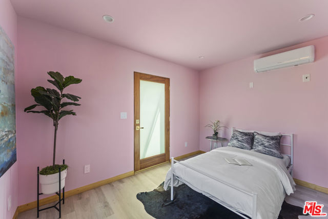17660 Martha Street, Encino CA: https://media.crmls.org/mediaz/1f95a608-58a8-4c1a-9bad-5ca05a66d1f3.jpg
