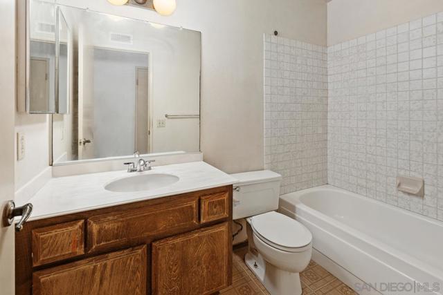 10497 Moorpark St, Spring Valley CA: https://media.crmls.org/mediaz/1f967dc0-a927-4895-b49b-5a48abd7dc7e.jpg
