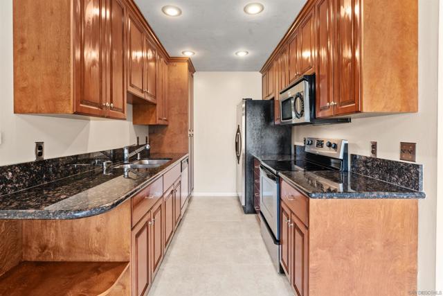 8561 Villa La Jolla Dr, La Jolla CA: https://media.crmls.org/mediaz/1f96dae2-747b-4fcf-af32-86a287221c2f.jpg