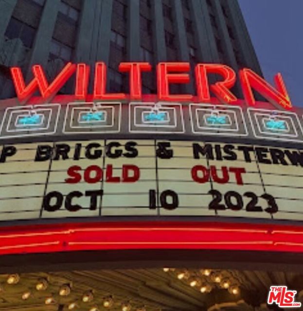 1280 S Sycamore Avenue, Los Angeles CA: https://media.crmls.org/mediaz/1f9724be-fb56-4074-a220-085ef25981fa.jpg