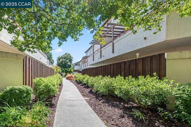 5050 Valley Crest Dr, Concord CA: https://media.crmls.org/mediaz/1f979e01-cf9c-4973-873d-918ed8190662.jpg