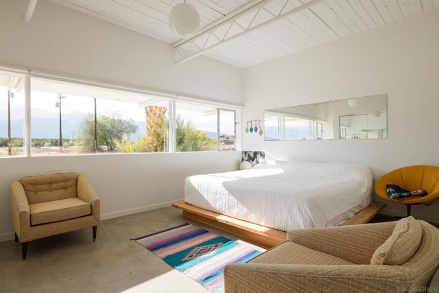 811 Di Giorgio Road, Borrego Springs CA: https://media.crmls.org/mediaz/1f97cfb6-e7b2-4652-bdf9-55e0e35b34cc.jpg