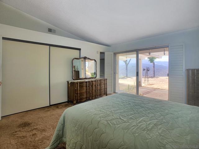 2552 Wind River Rd, El Cajon CA: https://media.crmls.org/mediaz/1f97e936-c3e4-4c0f-ab95-99276a1f780d.jpg