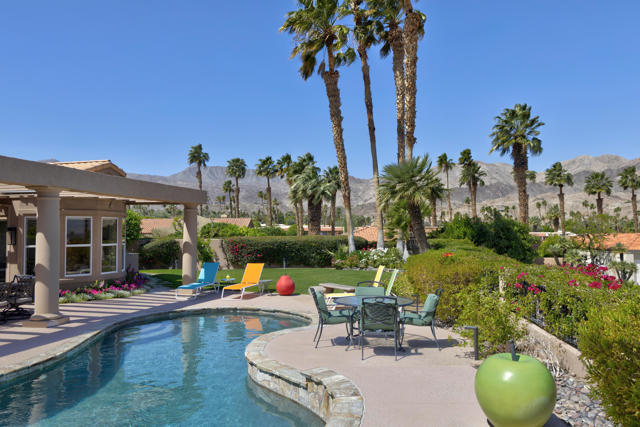 73042 Galleria Court, Palm Desert CA: https://media.crmls.org/mediaz/1f97e951-1bc4-4a38-8a63-c1f1df401013.jpg