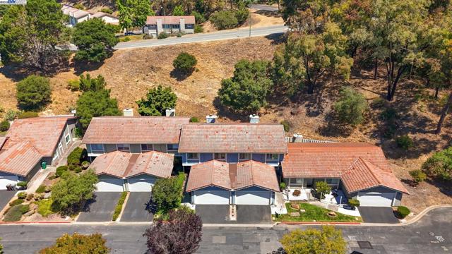 34 Chimney Rock, Oakland CA: https://media.crmls.org/mediaz/1f986438-c949-407c-bbab-1dc27dc38ac3.jpg