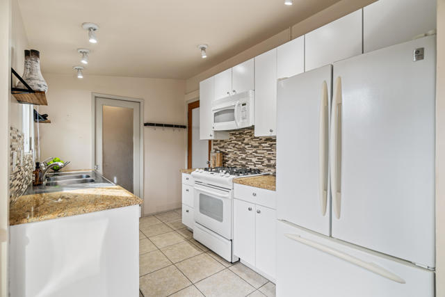 610 S Camino Real, Palm Springs CA: https://media.crmls.org/mediaz/1f986ffe-f490-49e2-a44f-17c26a2f6e9f.jpg