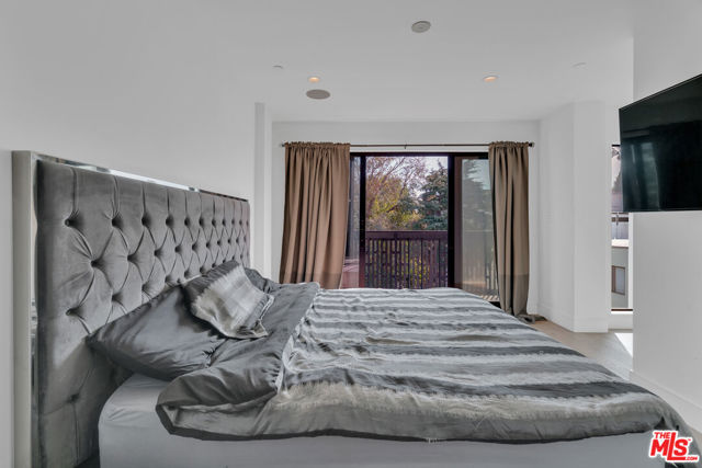 1447 1/4 N Martel Avenue, Los Angeles CA: https://media.crmls.org/mediaz/1f995148-839a-4413-bbcf-308dd2444193.jpg