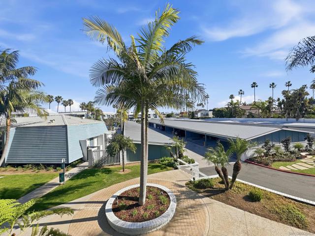 22 Montego Ct, Coronado CA: https://media.crmls.org/mediaz/1f9a0e05-af81-4d4a-b6d5-9766d5ee02b5.jpg