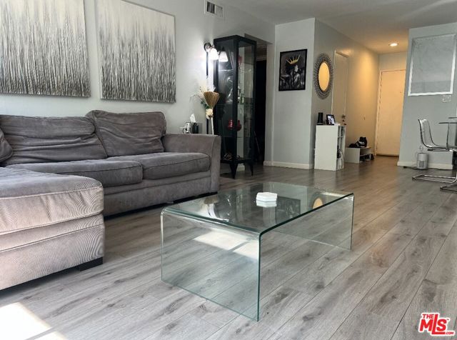 20134 Leadwell Street, Winnetka CA: https://media.crmls.org/mediaz/1f9aec01-4f50-44af-a069-72a315fa4e80.jpg