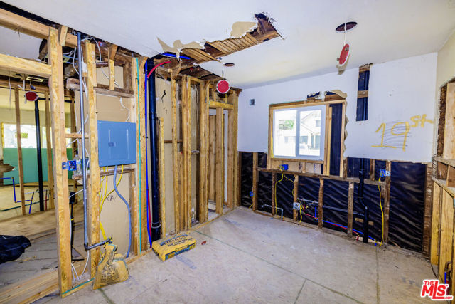 1890 Pasadena Avenue, Long Beach CA: https://media.crmls.org/mediaz/1f9b27f3-ca24-47b0-b43d-6b9251b12422.jpg