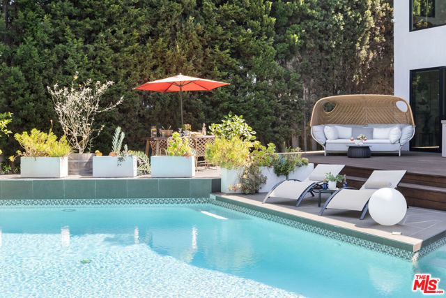 1256 Beverly Green Drive, Beverly Hills CA: https://media.crmls.org/mediaz/1f9b59f5-498b-4b09-8d92-975e4e88a65e.jpg