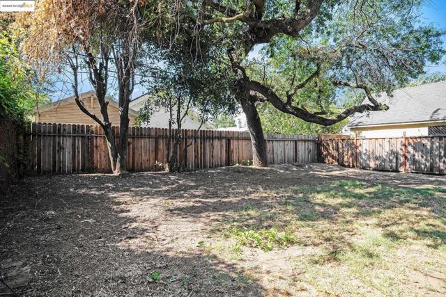 1226 W Elm Street, Stockton CA: https://media.crmls.org/mediaz/1f9c0eb8-090b-426e-8b92-e864526ccd69.jpg