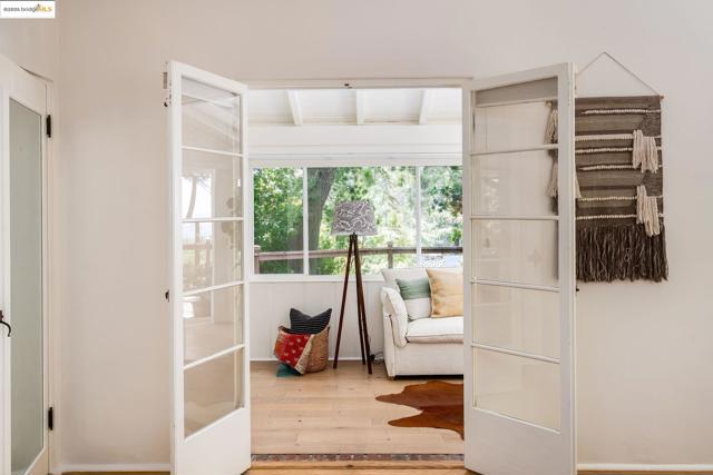 2976 Joaquin Miller Rd, Oakland CA: https://media.crmls.org/mediaz/1f9c156d-3779-4014-a117-b247f545452b.jpg