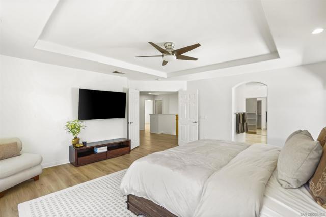 5032 Manor Ridge Ln, San Diego CA: https://media.crmls.org/mediaz/1f9c1ad0-3150-4e21-ad5a-bc384899c9c7.jpg