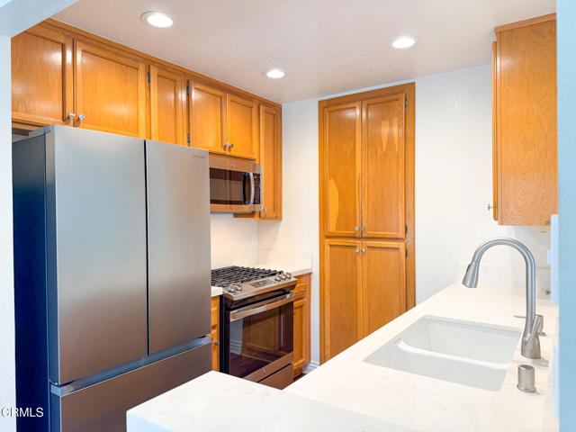 Detail Gallery Image 9 of 41 For 2262 Martinique Ln, Oxnard,  CA 93035 - 2 Beds | 2 Baths