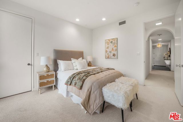 2122 Century Park Lane, Los Angeles CA: https://media.crmls.org/mediaz/1f9cd0f8-4337-4fd2-b555-9edc4a5394c0.jpg