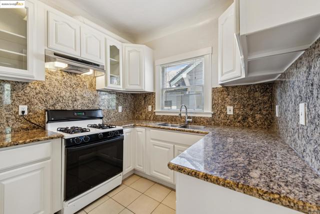 2714 Ave, Berkeley CA: https://media.crmls.org/mediaz/1f9d1739-7a47-41d6-ad7d-64c88a1d036b.jpg