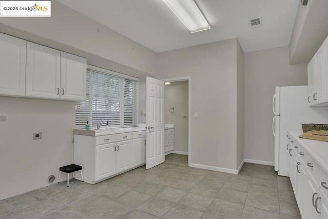 3824 Stone Rd, Bethel Island CA: https://media.crmls.org/mediaz/1f9d3b4c-2c36-47b3-8329-1622f213440e.jpg