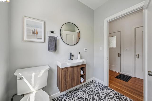 21 Portsmouth Road, Piedmont CA: https://media.crmls.org/mediaz/1f9d6ec7-5456-4e80-8453-62268f0c00dd.jpg