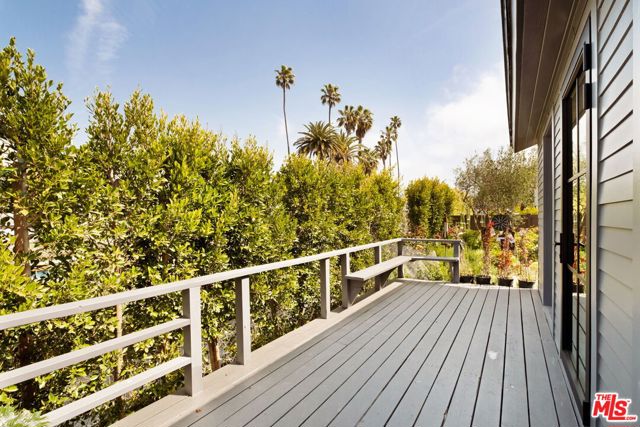408 Linnie Canal, Venice CA: https://media.crmls.org/mediaz/1f9dee97-b88f-4946-8214-d30a116751b7.jpg