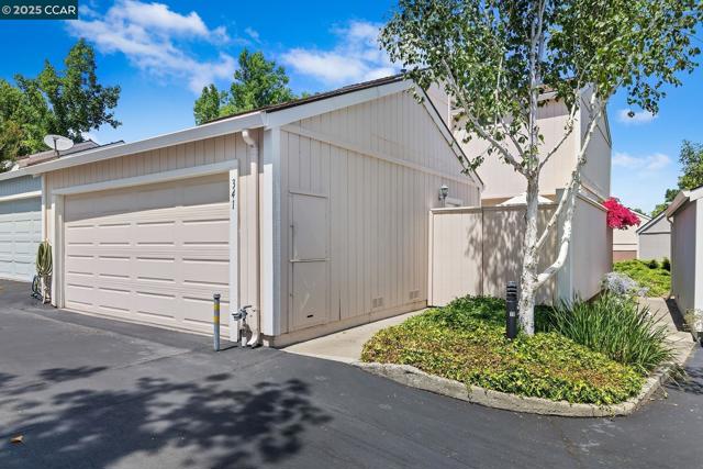 341 Scottsdale Rd., Pleasant Hill CA: https://media.crmls.org/mediaz/1f9e26c4-c56b-4bc3-86b3-5737ce0ec283.jpg
