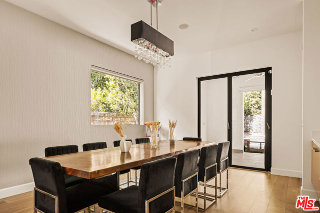 5062 Woodley Avenue, Encino CA: https://media.crmls.org/mediaz/1f9e71de-7f6f-42ea-ab21-2fb8dae6444e.jpg