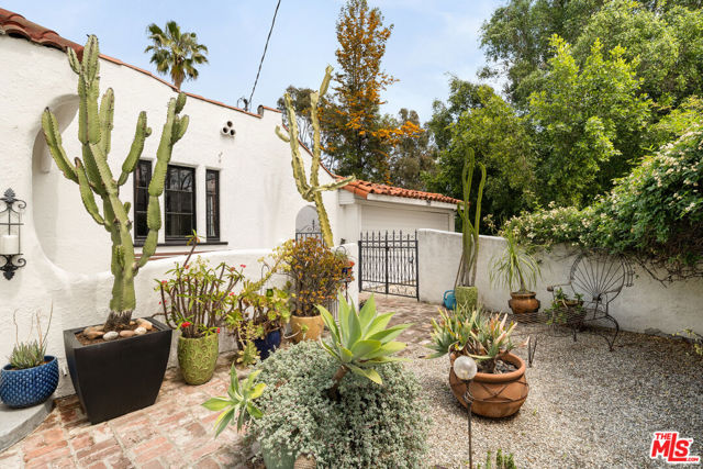 955 W Avenue 37, Los Angeles CA: https://media.crmls.org/mediaz/1f9ec4a4-57d5-4c22-a1c5-1aad1ebabff4.jpg