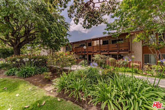 3719 Country Club Drive, Long Beach CA: https://media.crmls.org/mediaz/1f9f03f4-cb4a-4105-b097-88f41563fcd9.jpg