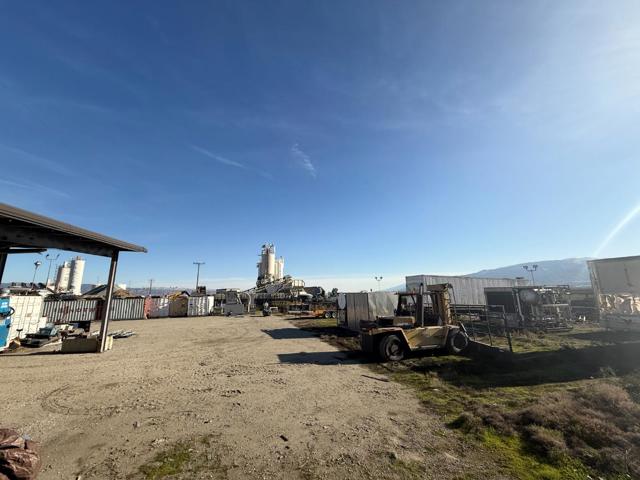 1347 Harkins Road, Salinas CA: https://media.crmls.org/mediaz/1f9f16f1-5cd8-4d74-8e9e-f4178507f65d.jpg