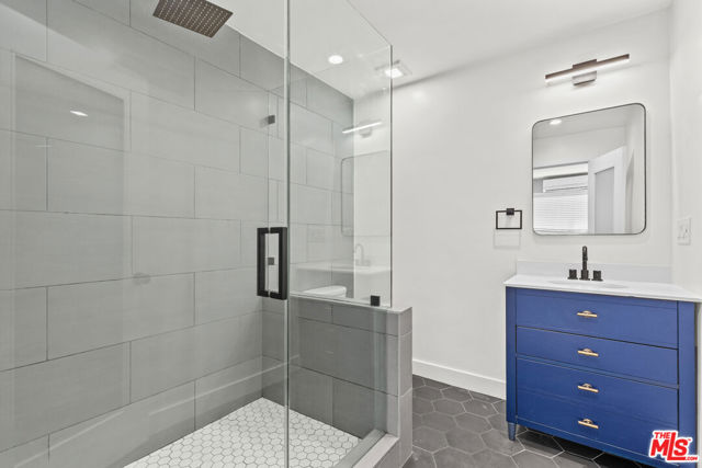 6350 Willoughby Avenue, Los Angeles CA: https://media.crmls.org/mediaz/1fa09ba2-8b11-4e0e-b408-be7868fcec52.jpg