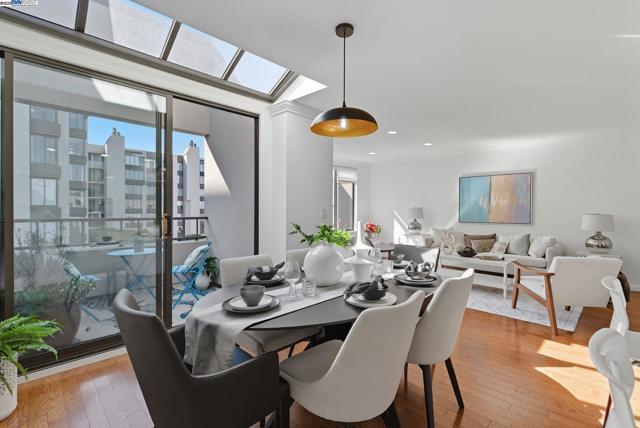 156 Lombard St, San Francisco CA: https://media.crmls.org/mediaz/1fa16a09-032f-4826-98a4-f6df5a1b7419.jpg