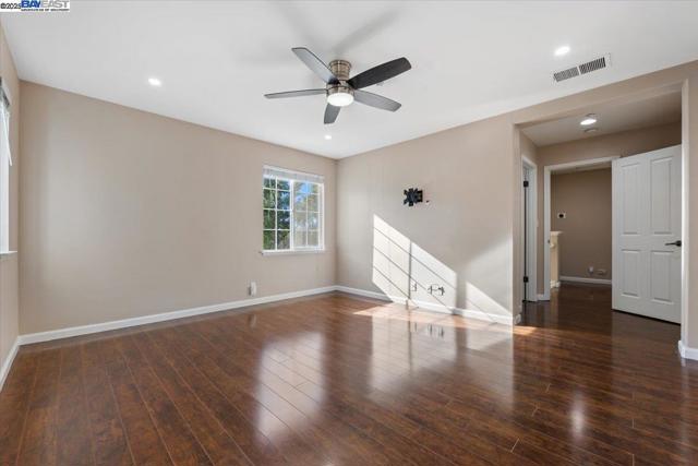 9752 Belladonna Dr, San Ramon CA: https://media.crmls.org/mediaz/1fa24fba-455c-4d49-bd83-6445b2cb0de5.jpg