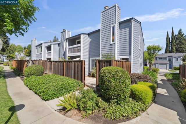 250 Ashley Circle, Danville CA: https://media.crmls.org/mediaz/1fa27eb2-42f2-4e47-b8e8-97f94bb5472b.jpg