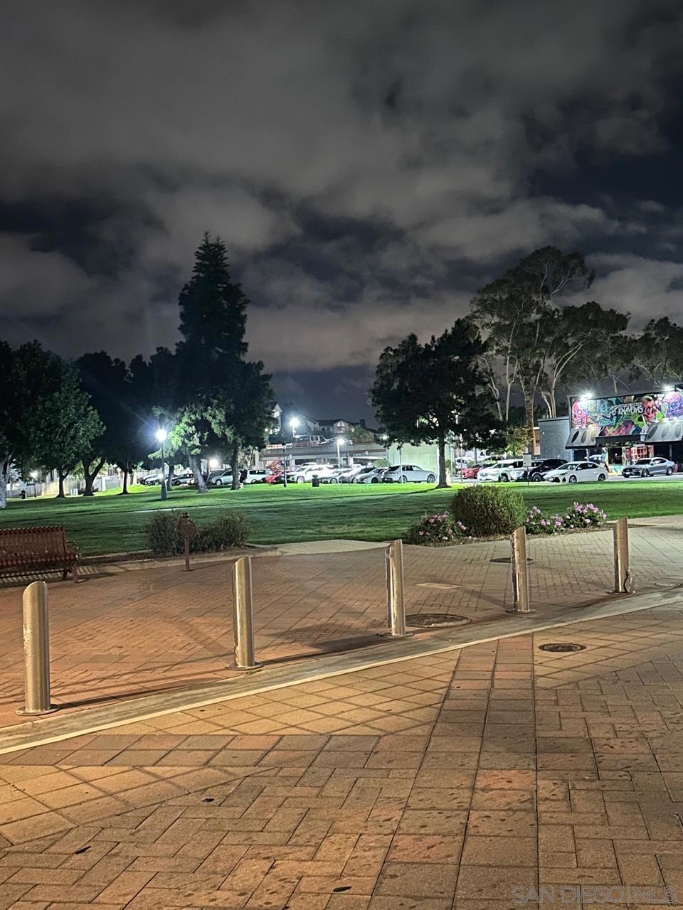 https://media.crmls.org/mediaz/1fa2a78c-36e2-4dce-9208-f40455ec829b.jpg?preset=X-Large