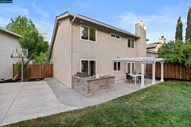 2916 Sombrero Circle, San Ramon CA: https://media.crmls.org/mediaz/1fa2ab15-4597-4249-93f5-b2b20b1e1a36.jpg