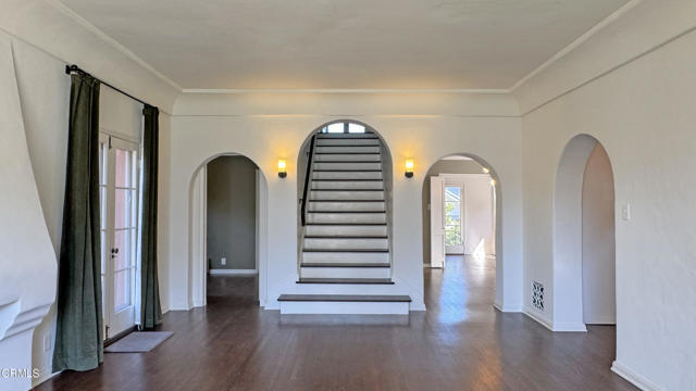 Detail Gallery Image 6 of 22 For 400 S Meridith Ave, Pasadena,  CA 91106 - 4 Beds | 2 Baths